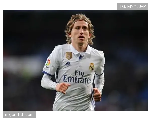 罗德里、德布劳内与贝尔纳多中场化学反应解析