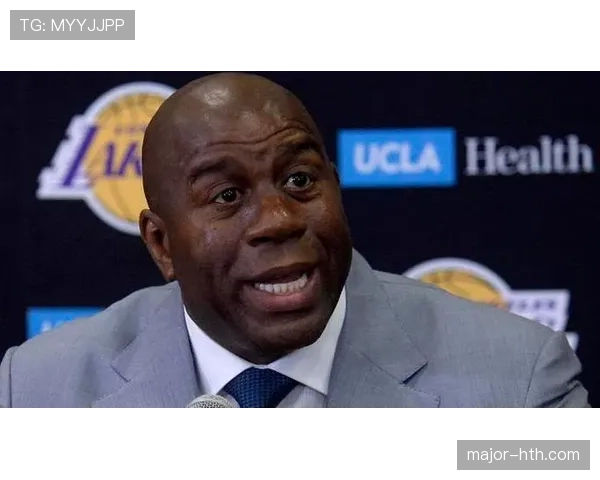 魔术师约翰逊无球穿插制造传球机会提升球队进攻节奏