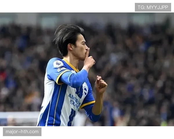 石宇奇训练场那阵，连喝水都像在算计时间，累觉不爱了！